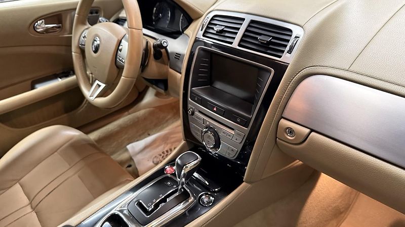 Jaguar XK (2009) V8 3.5i, REZERVOVÁNO - fotka 30 z 55