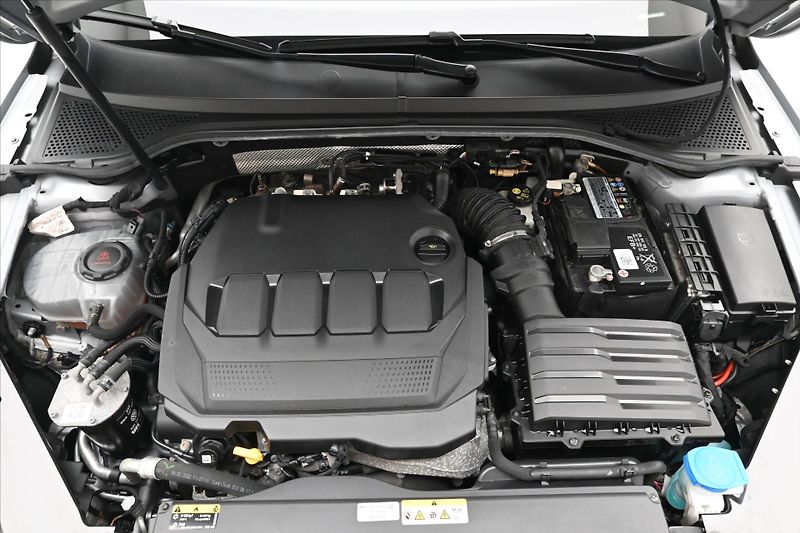Volkswagen Passat 2,0 TDI 110kW DSG Business Zár - fotka 9 z 32