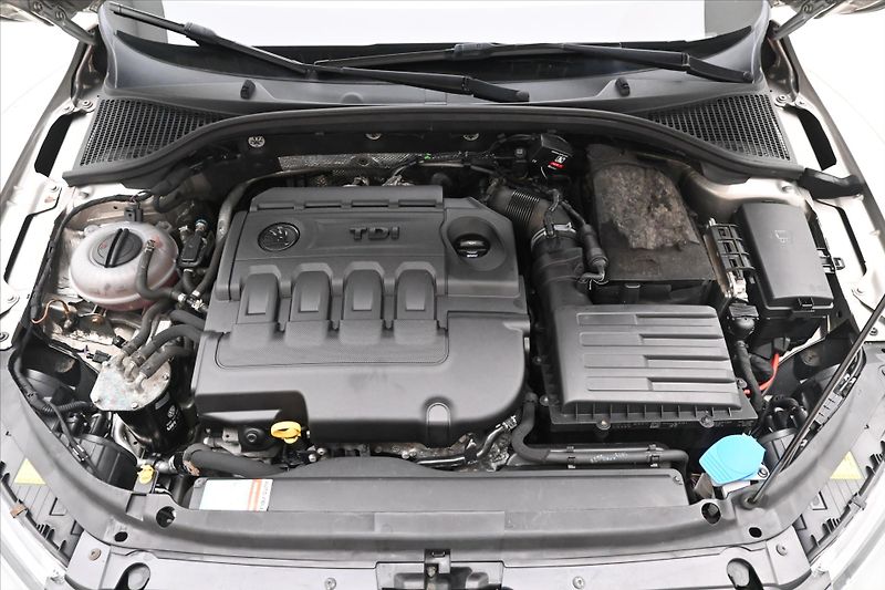 Škoda Octavia 2,0 TDI 110kW Elegance Tažné V - fotka 9 z 30