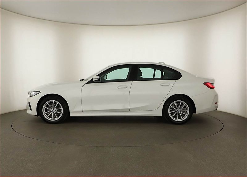 BMW Řada 3 (2024) 318 i - fotka 3 z 18