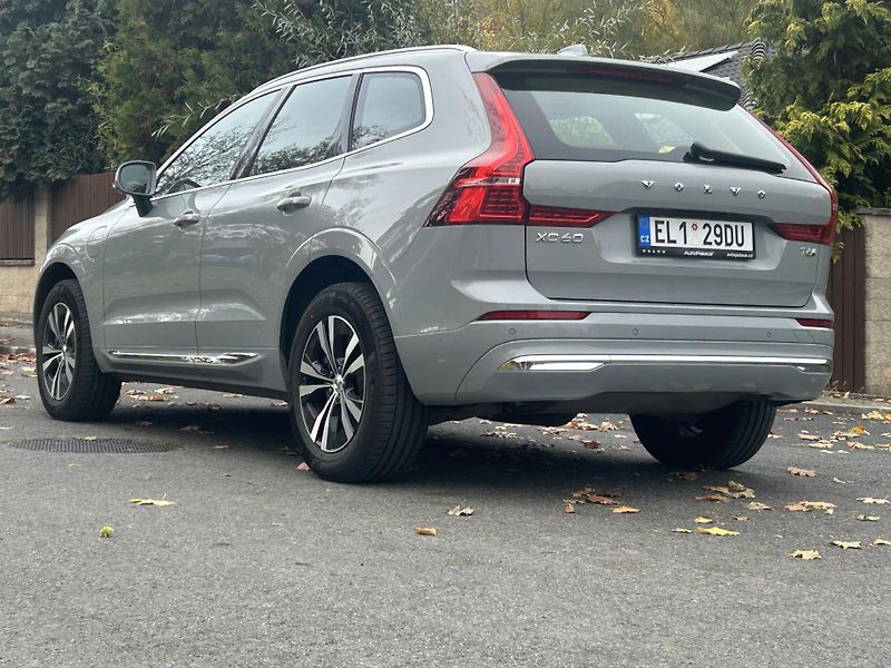 Volvo XC60 (2025) T6 RECHARGE PHEV 4WD ČR 1.maj  - fotka 12 z 46