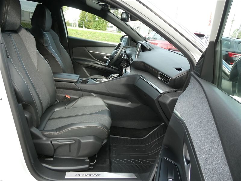 Peugeot 5008 1,6 133kW GT-line AT8,7.míst,D - fotka 26 z 50