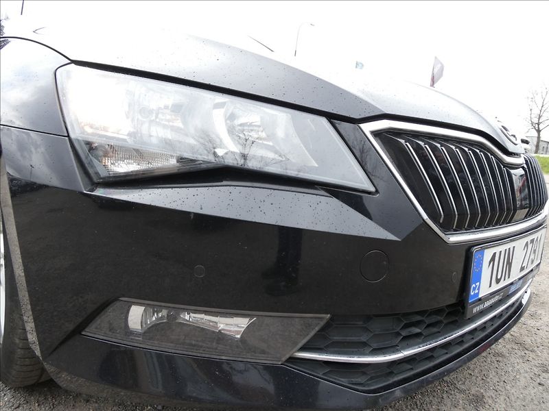 Škoda Superb 1,6 TDi 88kW DPH 2x kola - fotka 5 z 35