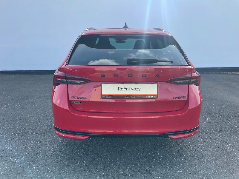 Škoda Octavia (2025) COMBI SPORTLINE 1,5 TSI M-HEV - fotka 12 z 50