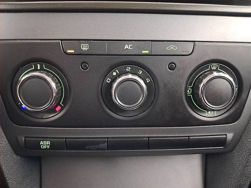 Škoda Octavia (2011) 1.6, po STK, jezdí výborně - fotka 13 z 15