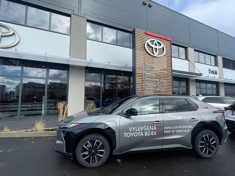 Toyota bZ4X EV  73k kWh FWD Style - fotka 1 z 32
