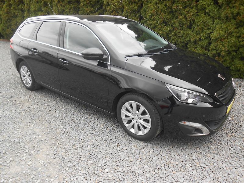 Peugeot 308 1.6HDi, KAMERA,NAVI,FULL LED! - fotka 10 z 40