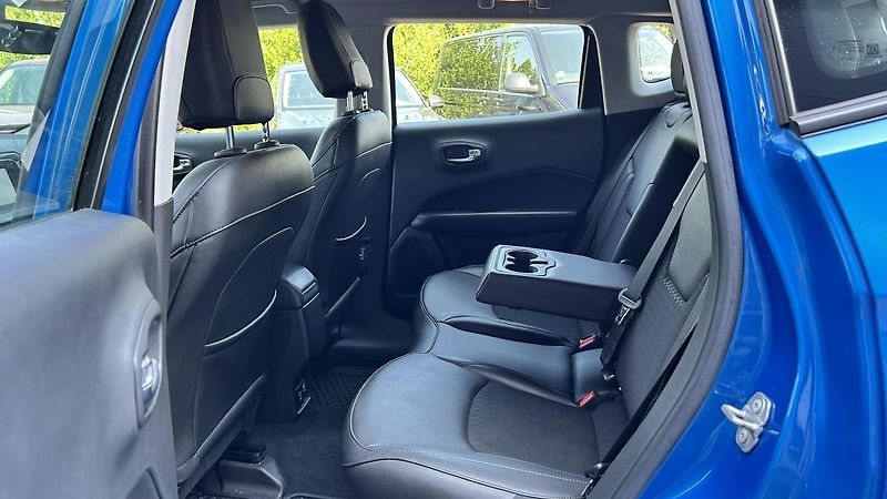 Jeep Compass 1.3T 130k Night Eagle  - fotka 12 z 15