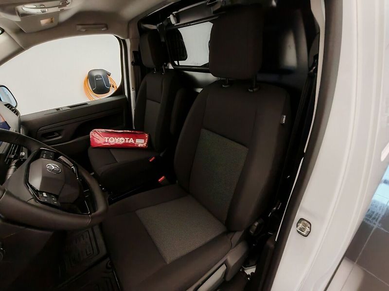 Toyota ProAce Panel Van L2 - 2.0L Diesel 177 - fotka 11 z 26
