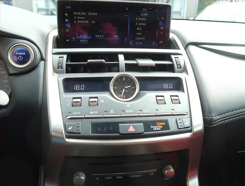 Lexus NX 300h (2018) Prestige 300h - fotka 12 z 16