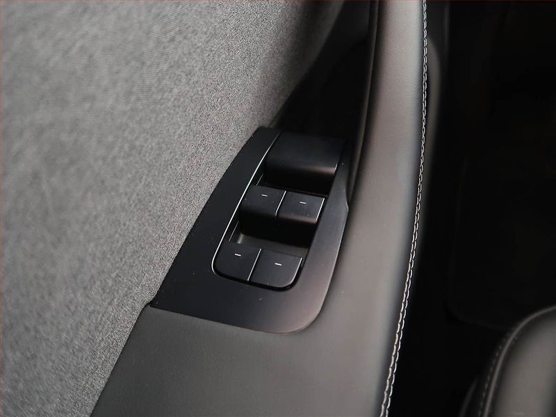 Tesla Model 3 (2024) Standard Range LFP, SoH 96% - fotka 16 z 27