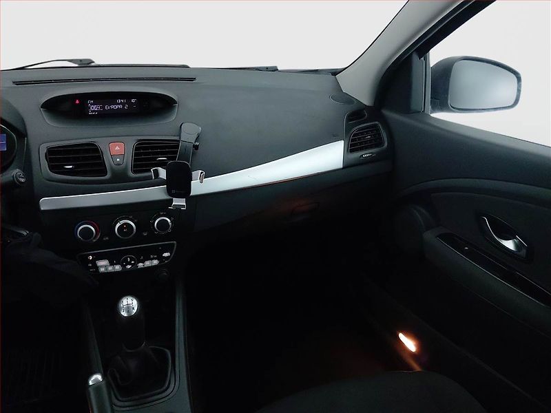 Renault Fluence (2010) 1.6 16V, po STK, Tažné - fotka 8 z 16