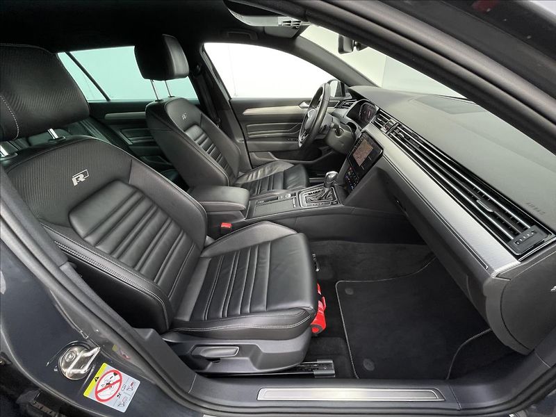 Volkswagen Passat 2,0 TDI 4MOT DSG RLine  Varian - fotka 17 z 23