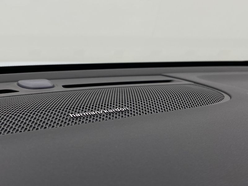 Volvo XC40 (2025) B3 AUT DARK PLUS - fotka 31 z 64
