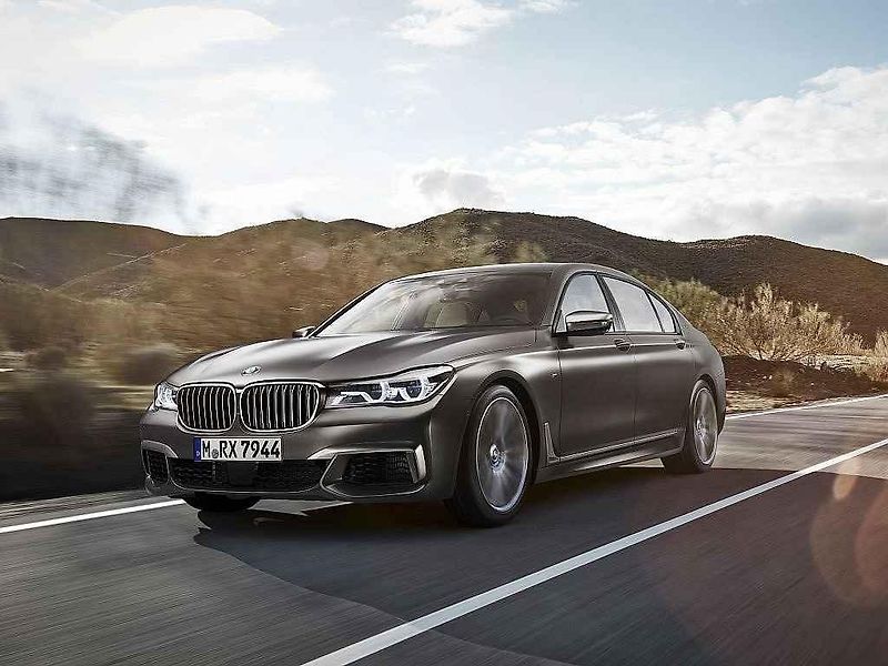 BMW M760Li xDrive.