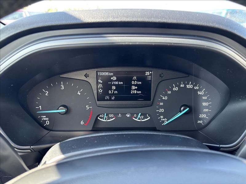 Ford Focus 1,5 EcoBlue Trend 70kW - fotka 22 z 36