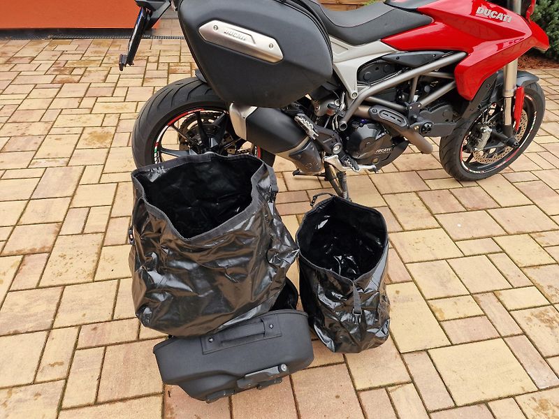 Ducati Hyperstrada 821 (2014) - fotka 2 z 17
