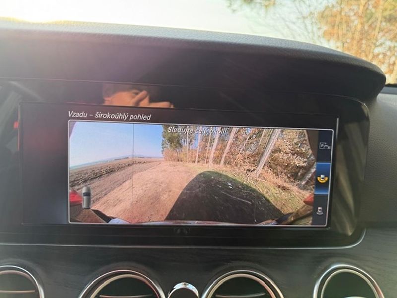Mercedes-Benz Třídy E E 220D 4MATIC, AMG PAKET - fotka 27 z 35