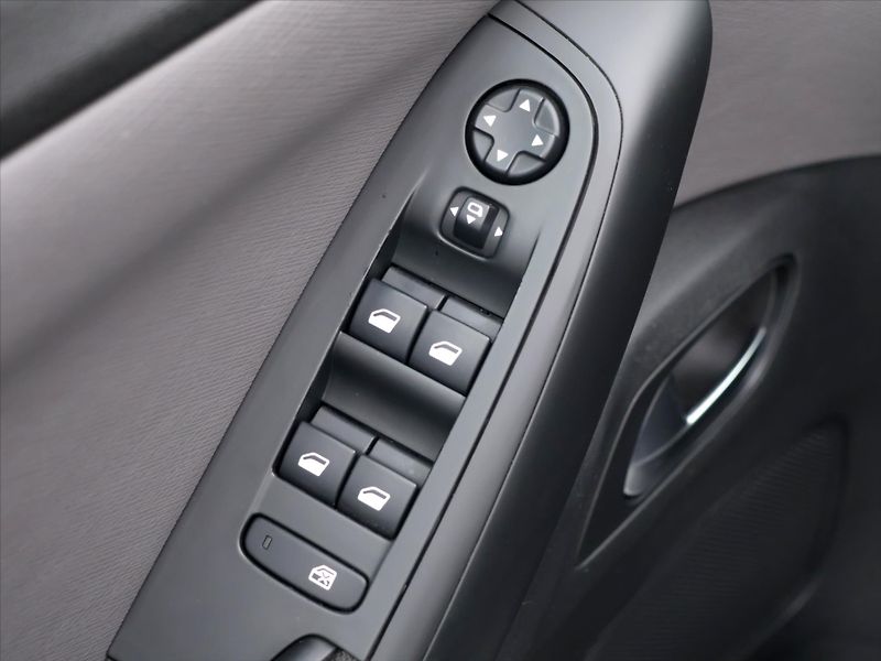 Citroën C4 Picasso 1,6 HDi 73kW Live Aut.klima - fotka 15 z 27