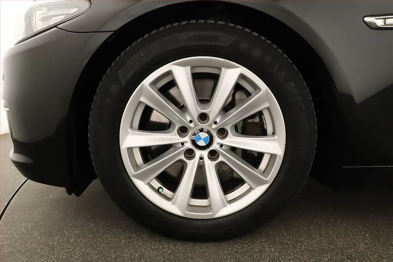 BMW Řada 5 (2013) 530d, Automat, Navi, Xenony - fotka 20 z 20