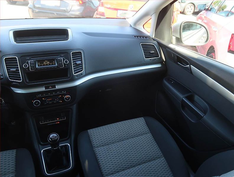 Volkswagen Sharan (2012) 2.0 TDI, 7 míst, Serv.kniha - fotka 8 z 18