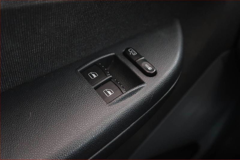 Škoda Fabia (2004) 1.2 12V, servisované - fotka 13 z 14