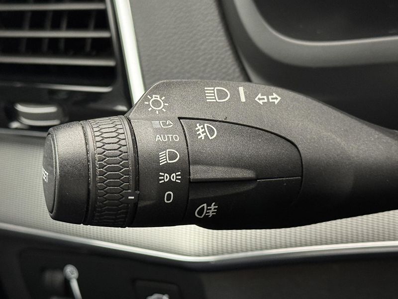 Volvo XC90 B5 AWD R-DESIGN AUT - fotka 33 z 53