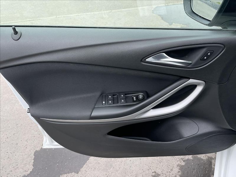 Opel Astra 1,5 CDTi Edition ST PDC+AC - fotka 14 z 23