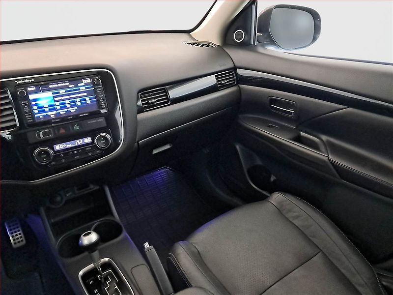 Mitsubishi Outlander (2015) 2.2 DI-D, 4X4, Automat - fotka 8 z 18