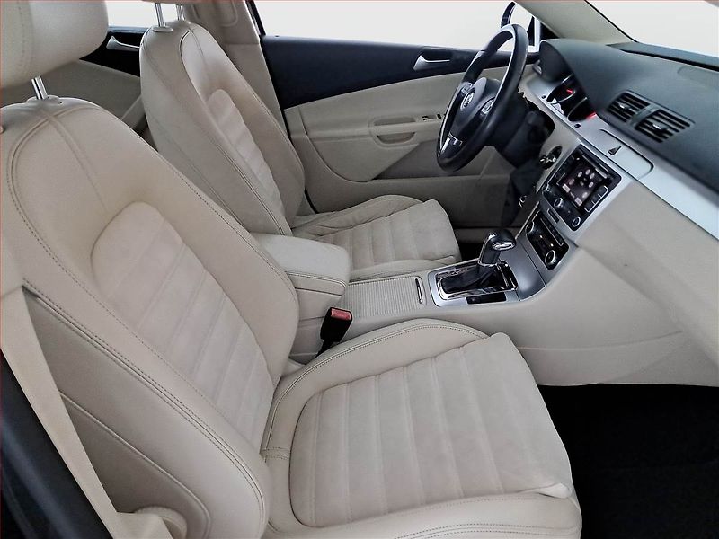 Volkswagen Passat (2010) 2.0 TDI, Automat, po STK - fotka 9 z 18