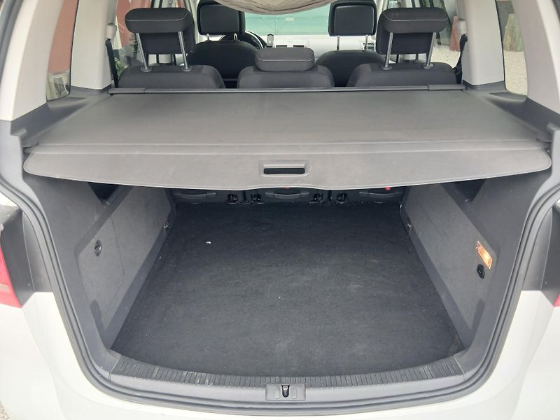 Volkswagen Touran 2.0 TDi - fotka 12 z 42