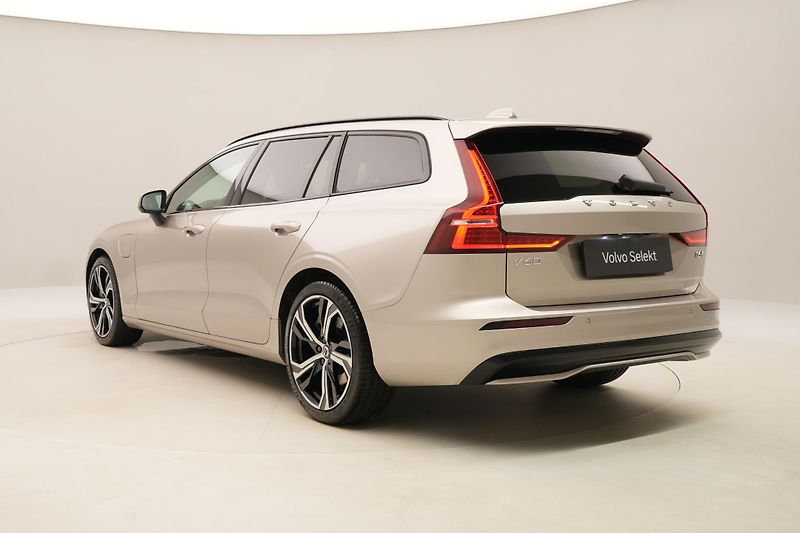 Volvo V60 T6 AWD RECHARGE DARK PLUS CZ - fotka 10 z 49