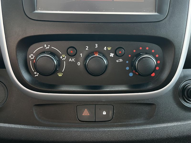 Renault Trafic 1.6dCi 92kW Passenger TZ 9Míst - fotka 10 z 18