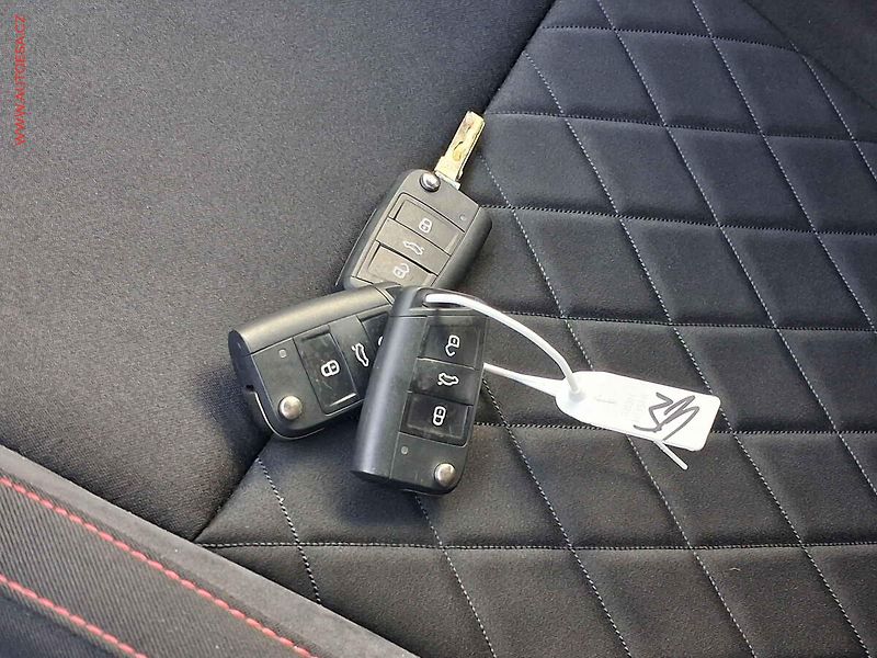 Škoda Octavia (2018) 2.0 TSi, RS, LED, navi - fotka 19 z 19