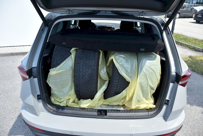 Škoda Karoq (2024) Selection 1.5 TSI DSG - fotka 27 z 33