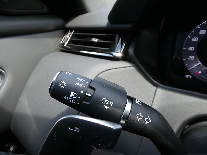 Land Rover Range Rover Velar (2026) 2,0 S D200 - fotka 20 z 35