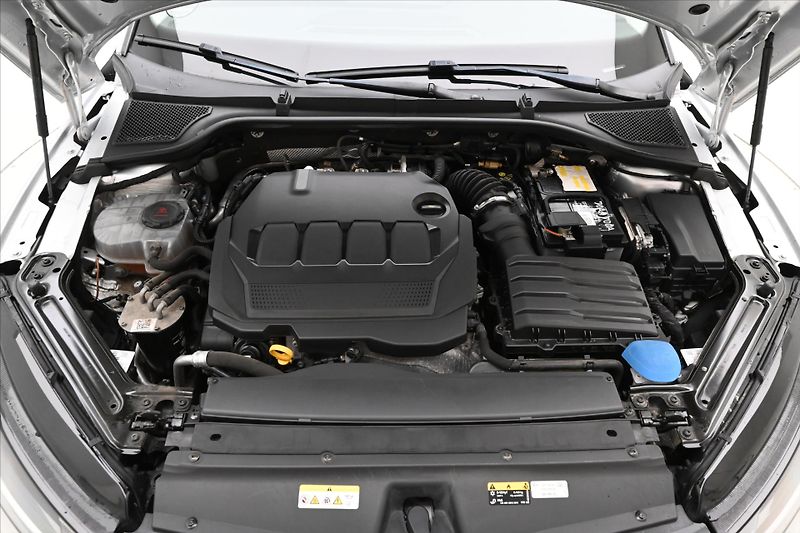 Škoda Octavia 2,0 TDI 110 kW DSG STYLE Záruk - fotka 9 z 31