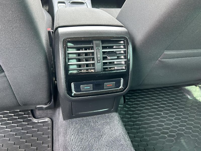 Volkswagen Passat (2018) 2,0TDI Comfortline TOP!!! - fotka 16 z 27