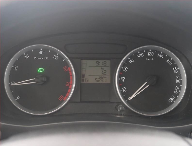 Škoda Fabia (2008) 1.4 16V, po STK, udržované - fotka 11 z 14