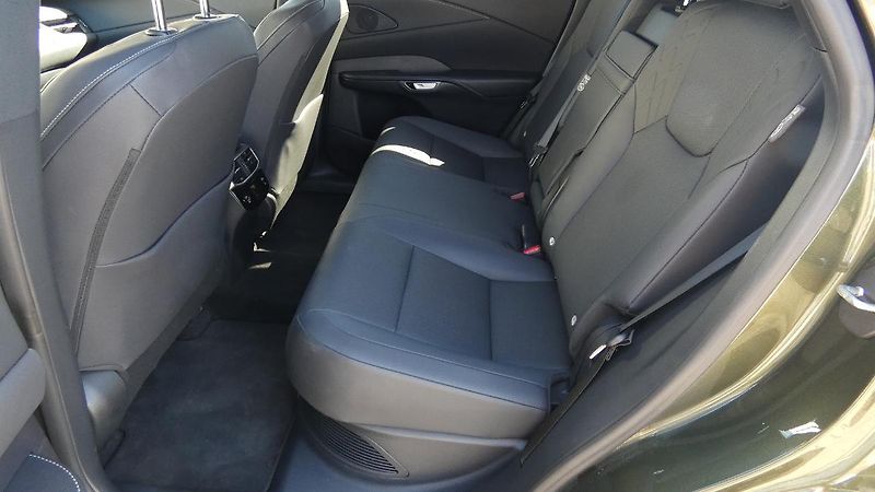 Lexus RX 350h 2.5 HEV 4x4 E-Four e-CVT Comfo - fotka 18 z 22