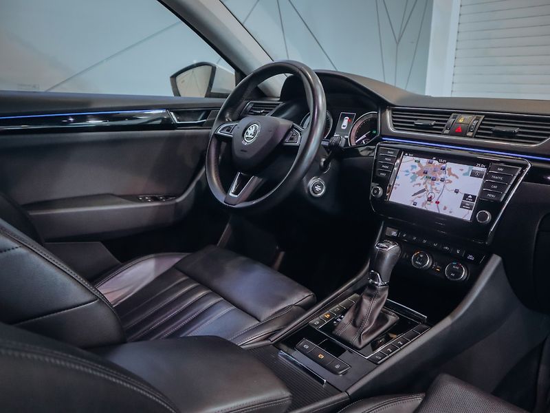 Škoda Superb 2.0 TDI DSG 140kW 4x4 L&K - fotka 19 z 25