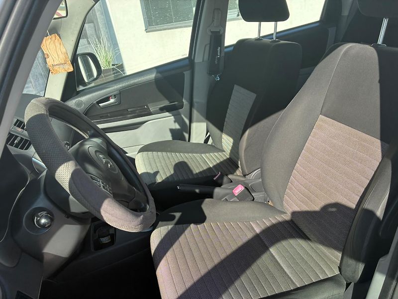 Suzuki SX4 (2011) 1.6i, 88KW, VYHŘ. SEDADLA, 4X4 - fotka 22 z 23