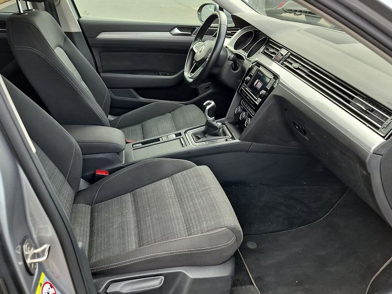 Volkswagen Passat Variant 1.5 TSI EVO Business - fotka 11 z 25