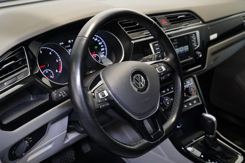 Volkswagen Touran - fotka 5 z 6