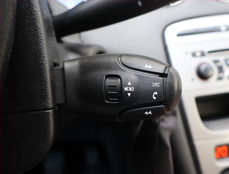 Peugeot 308 (2010) 1.6 VTi, Serv.kniha - fotka 15 z 17