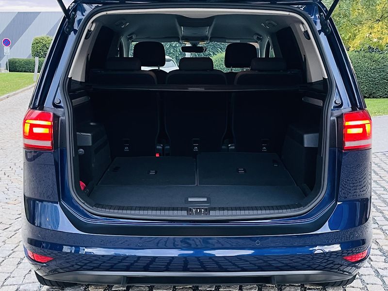 Volkswagen Touran 1.6TDI AUT SERVISKA 7MÍST LED  - fotka 19 z 42