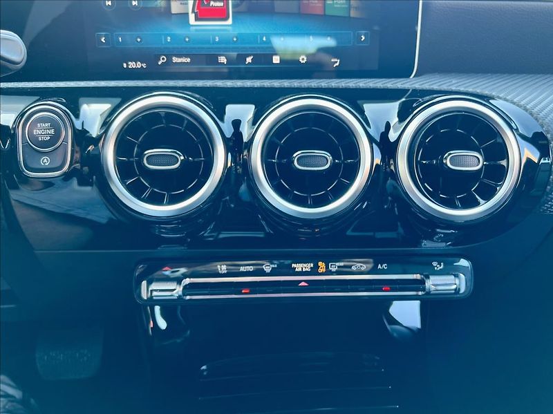 Mercedes-Benz CLA 180d SB LED NAVI  záruka - fotka 41 z 53