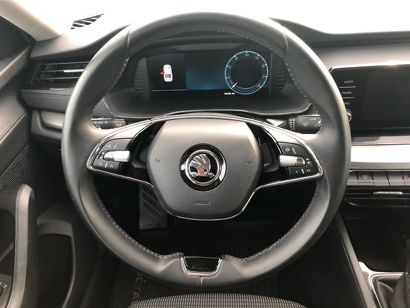 Škoda Octavia 2.0 TDI Ambition - fotka 17 z 28