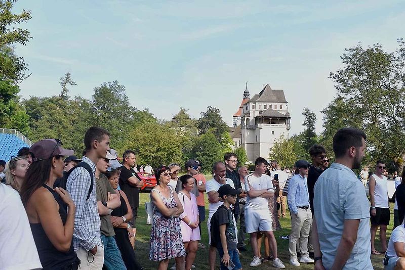 Na zámku Blatná se konala v sobotu 31. srpna 2024 přehlídka výjimečných vozidel Concorso Castle Blatna 2024.