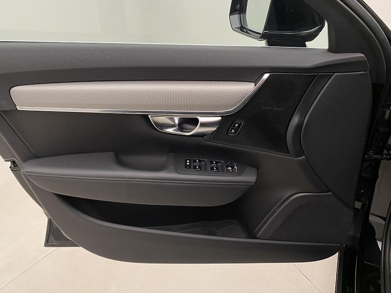 Volvo V90 B4 MOMENTUM AUT  - fotka 6 z 45